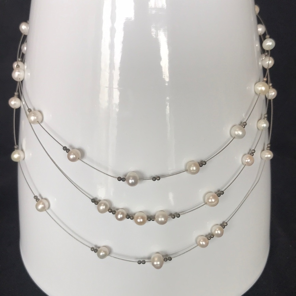 Floating Pearls Necklace